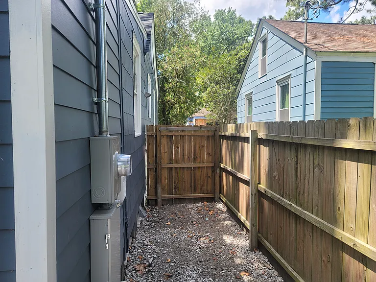 830 Hamilton Ct — Photo 4