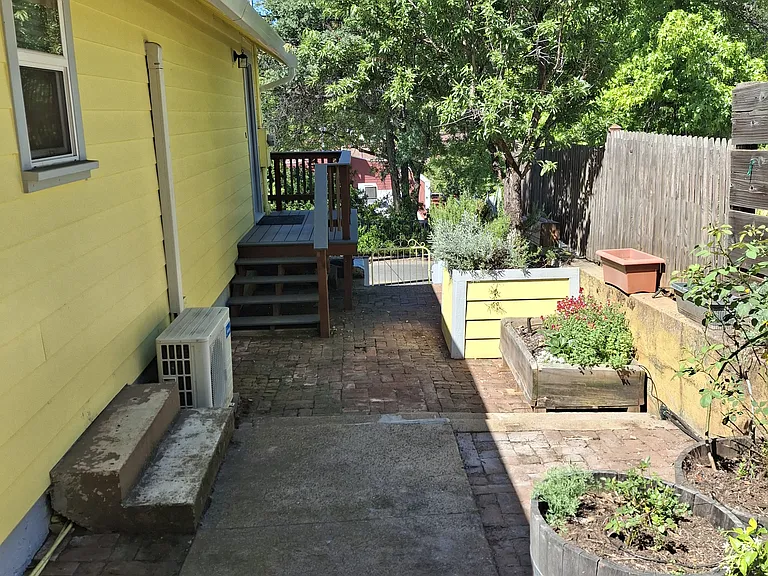 107 N Stewart St — Photo 2