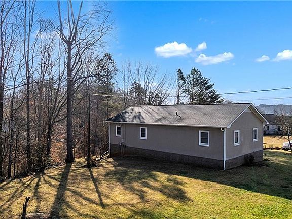 2nd image of 15 Mull Dr