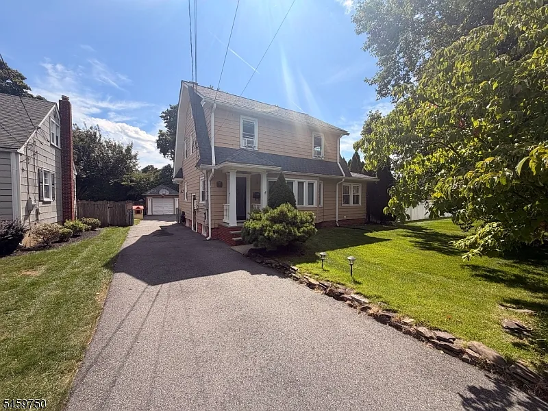 33 Poplar Ave