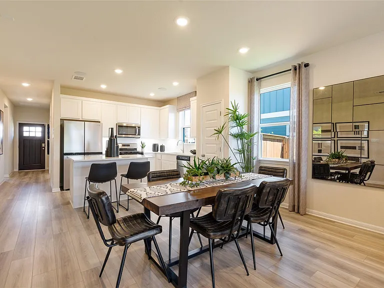 2428 Ekvall Dr — Photo 9