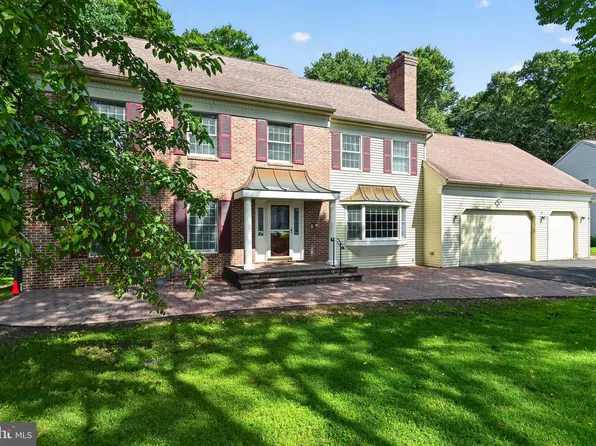 24 Auspice Cir, Newark, DE 19711