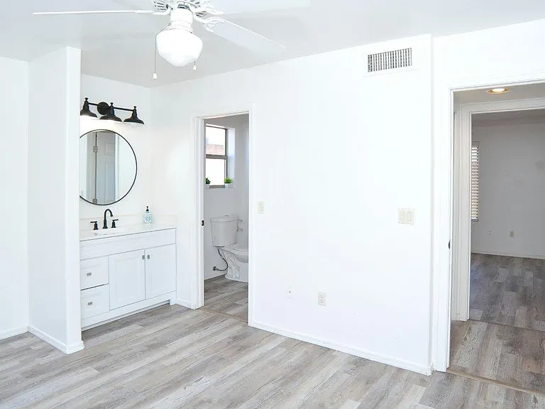 918 E Elm St #B — Photo 19