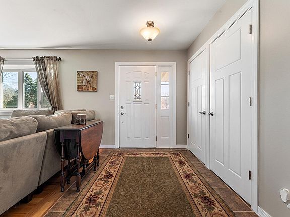 4th image of 62 Goldenrod Dr
