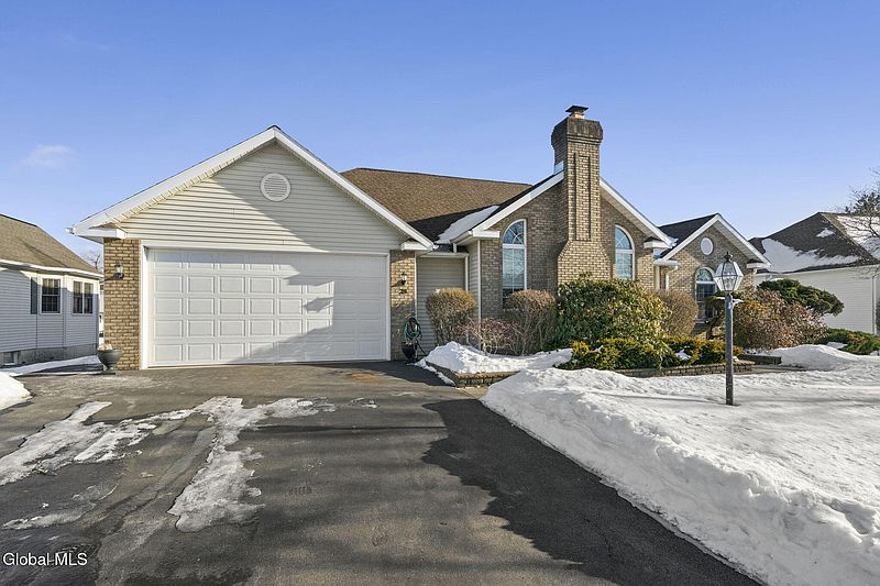 2nd image of 28 Dogwood Lane