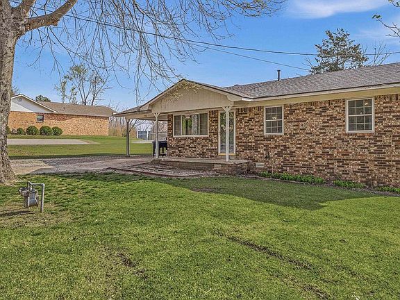 2nd image of 904 Ridgecrest St