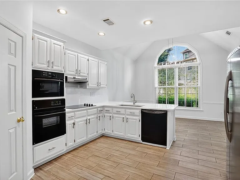 10825 Pinewalk Forest Cir — Photo 4
