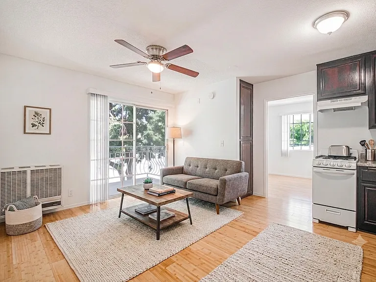 500 E 4th St #303 — Photo 8
