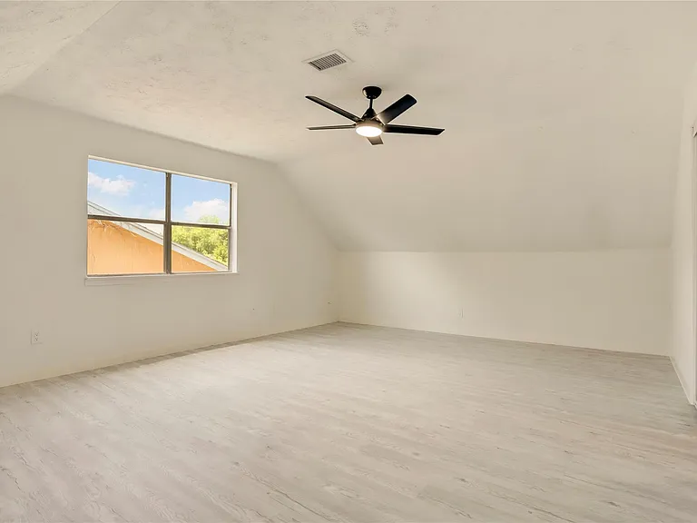 7926 Windy Creek Dr — Photo 39