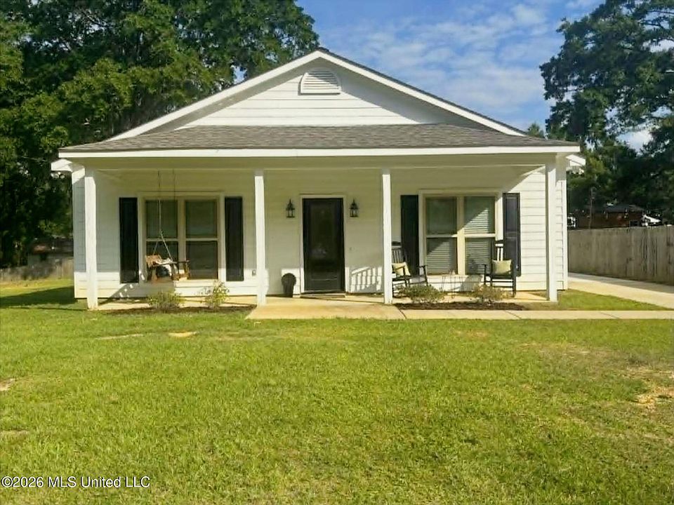 1st image of 1082 E Railroad Ave