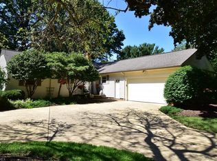 412 Bradley Rd, Bay Village, OH 44140