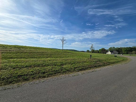 3rd image of 96 Farmview Way Dr