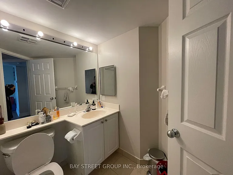 28 Harrison Garden Blvd #911 — Photo 10