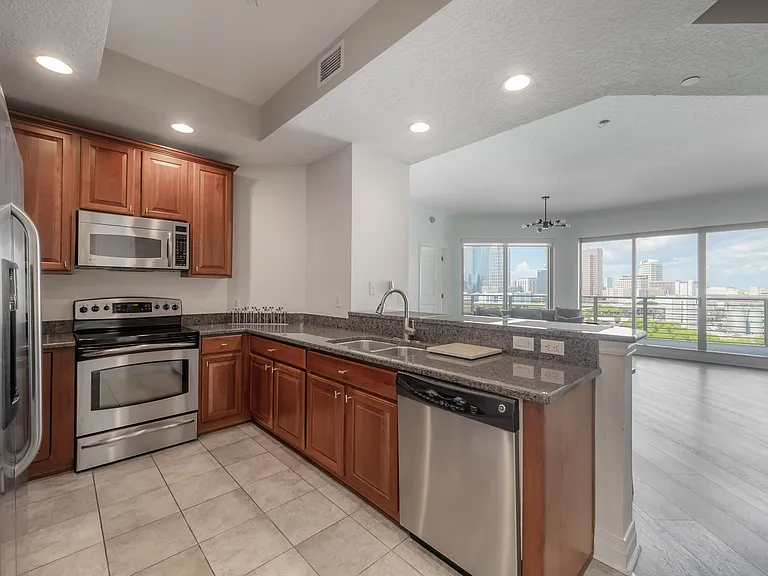 1209 E Cumberland Ave #1002 — Photo 29