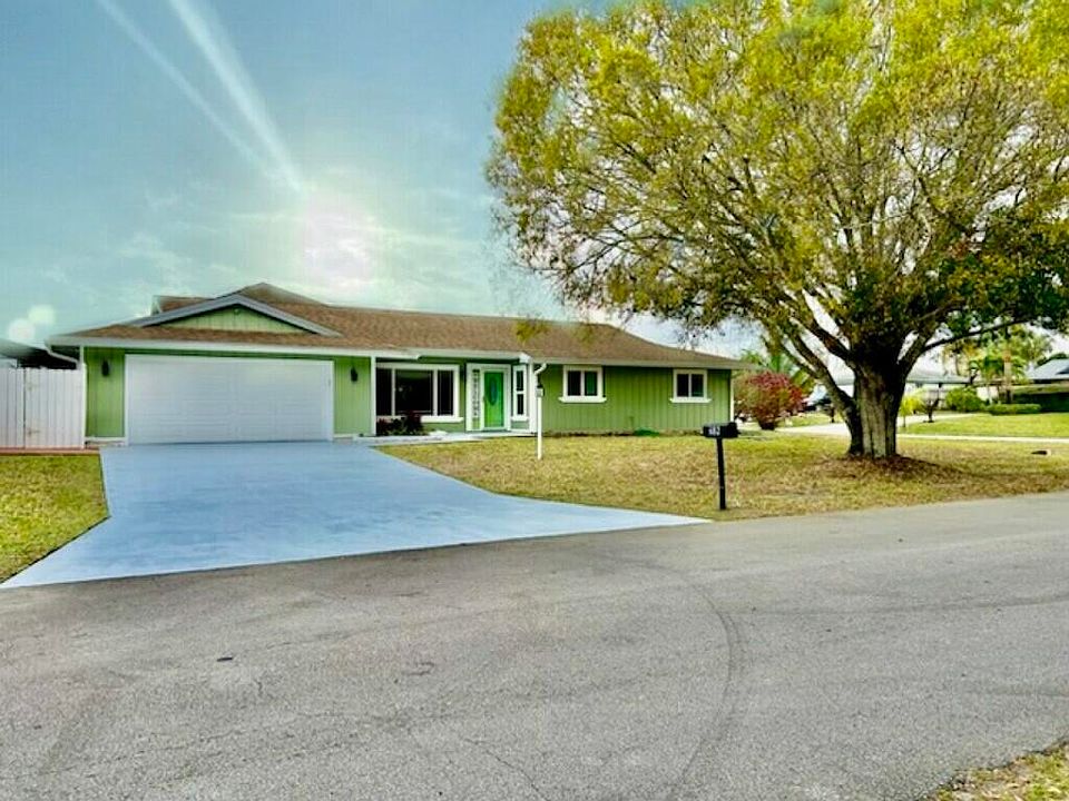 1st image of 682 SE Delancey Lane