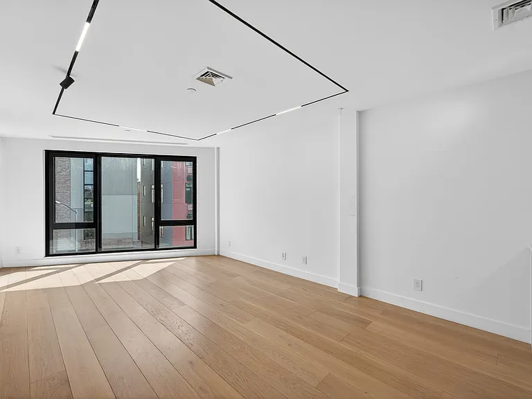 61 N Henry St #3 — Photo 4
