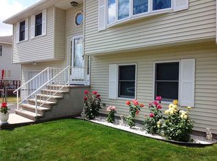 2 Highland Ave, Chicopee, MA 01013