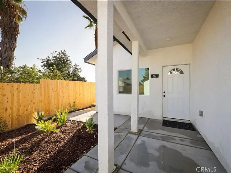 310 Ohio Dr #B — Photo 2