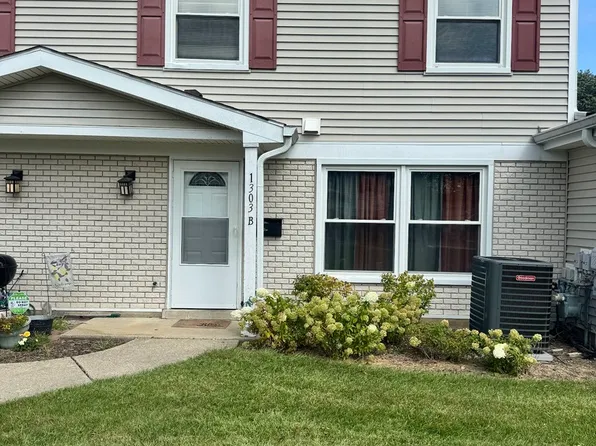 1303 Kingsbury Dr Unit B, Hanover Park, IL 60133