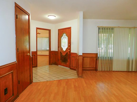 4th image of 110 Carolyn Ln