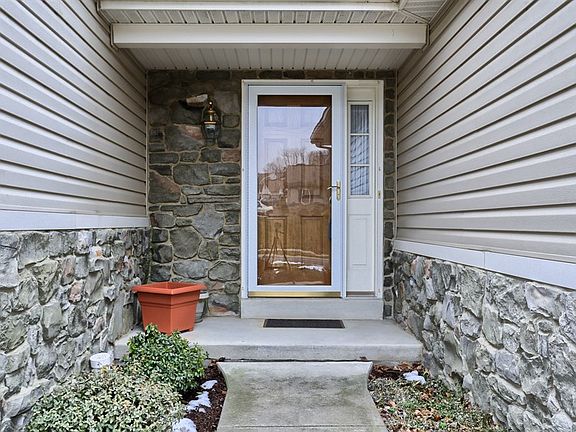2nd image of 422 Hill St