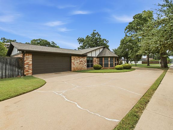 4th image of 521 W Louella Dr