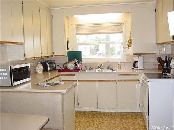 2nd image of 529 Alicante Dr