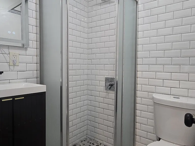 23 Seymour Ave #2B — Photo 3