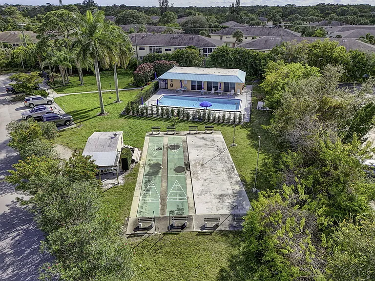 2950 SE Ocean Blvd — Photo 31