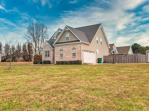 2nd image of 25 Orchard Ln