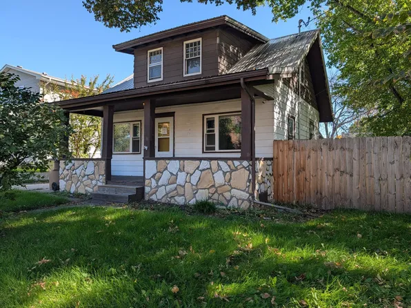 708 8th St NE, Minot, ND 58703