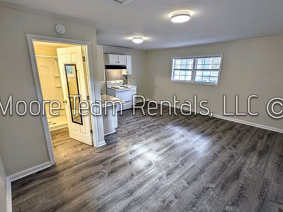 4th image of 16 Lake Dr Unit 9