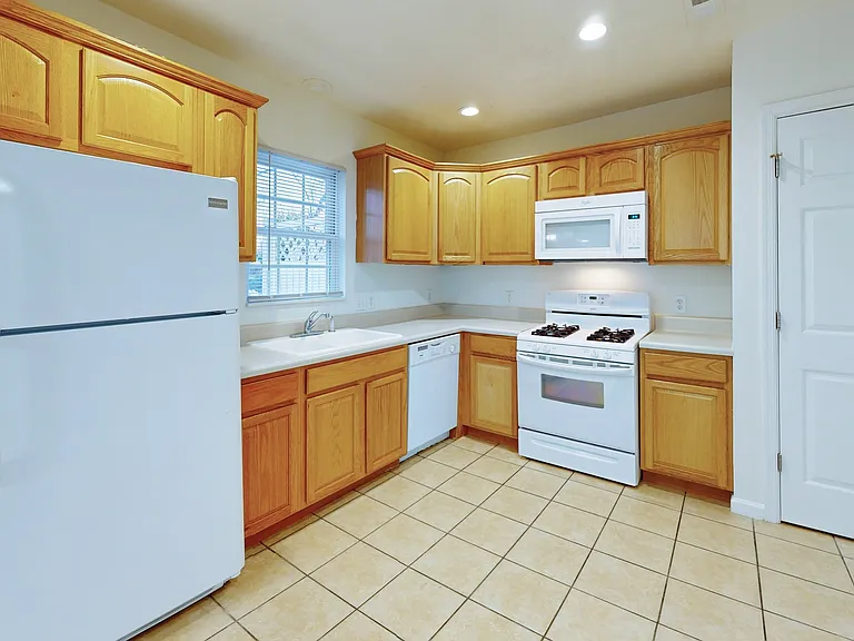 19 Berkshire Ln #101 — Photo 13