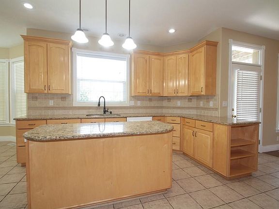 5th image of 257 Georgetown Ct