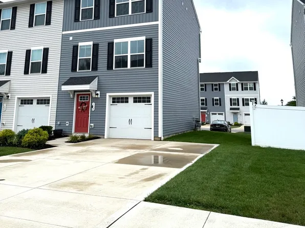 114 Slate Ridge Dr, Barberton, OH 44203