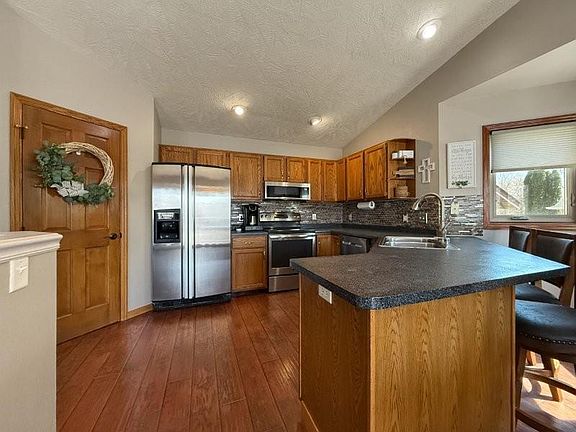 4th image of 3814 Cedar Creek Ct