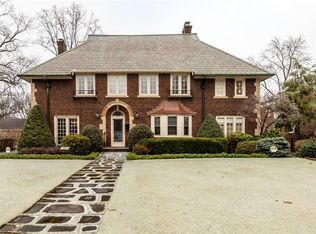 2961 Carlton Rd, Shaker Heights, OH 44122