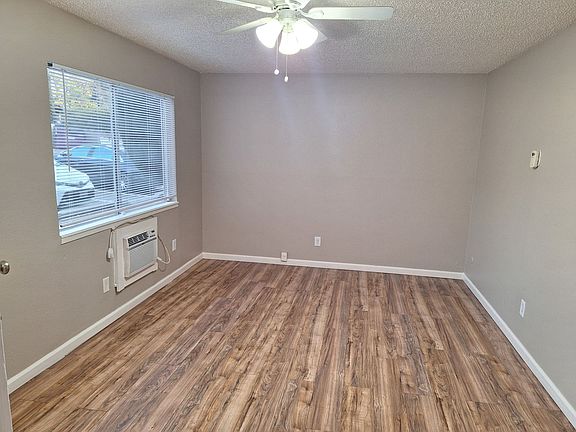 5th image of 2311-2315 Laramie Ln #2313-1