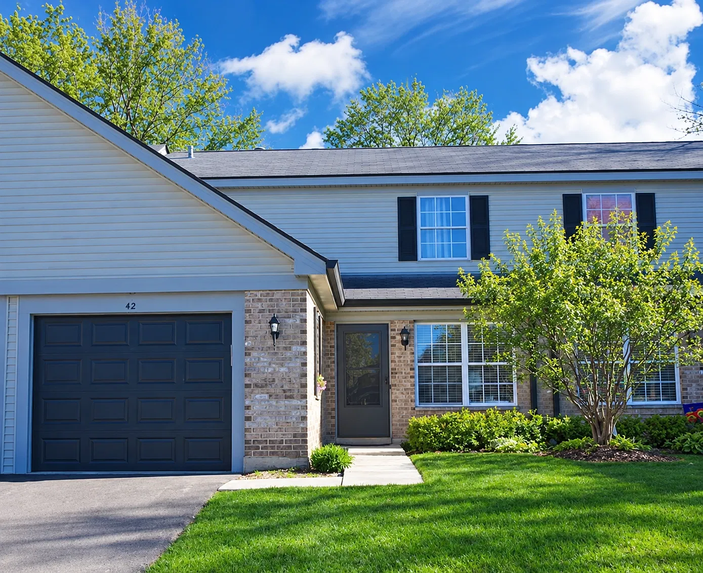 3 bed, 1.5 bath, 1304 sqft, $2,700 — Photo 1