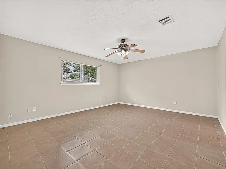 2523 Creekway Cir — Photo 25
