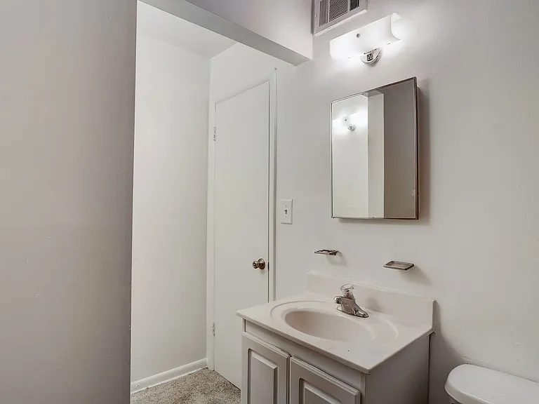 Hillsdale Manor Apartments — Photo 3