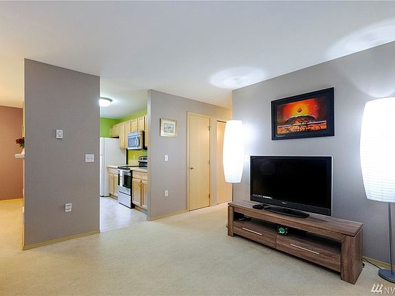 5th image of 715 Harrington Pl SE Unit 3140