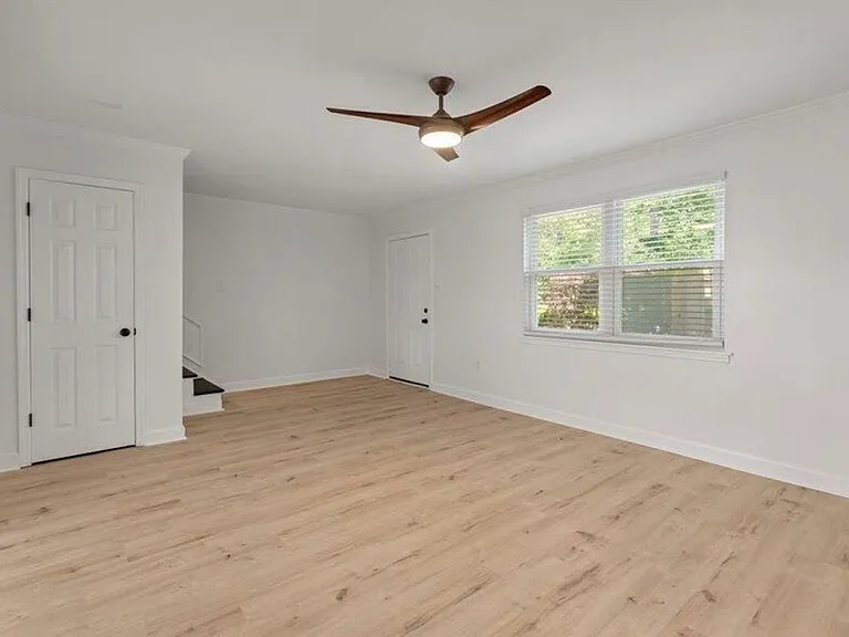 415 Parkdale Dr #8E — Photo 3