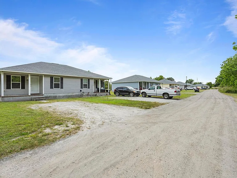 140 Lain Mark Dr — Photo 4