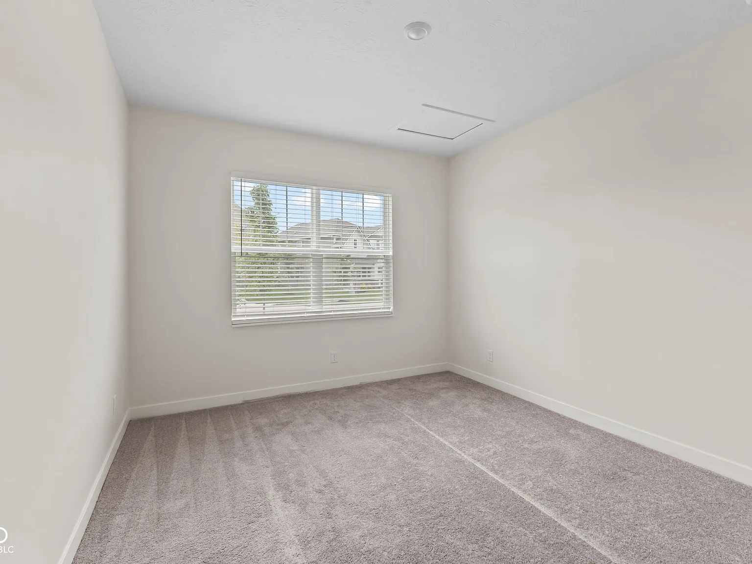 5 bed, 3.0 bath, 2760 sqft, $3,300 — Photo 4