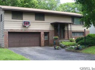 305 Longmeadow Dr, Syracuse, NY 13205
