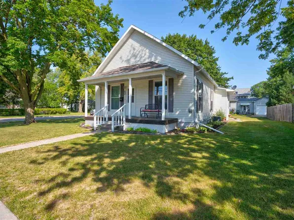 402 E Van Buren St, Washington, IA 52353