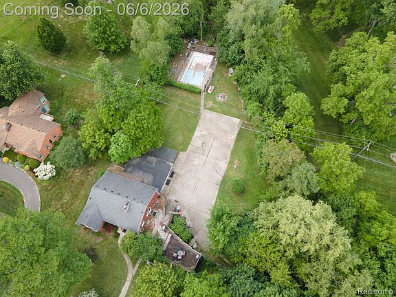 2nd image of 27912 Six Mile Rd