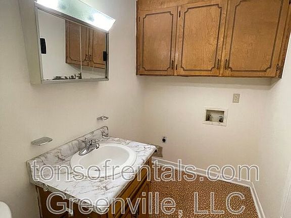 3rd image of 100 Stonecreek Dr APT D