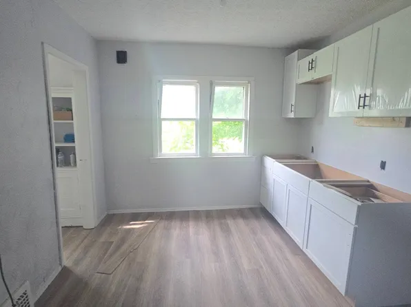 (undisclosed Address), East Cleveland, OH 44118